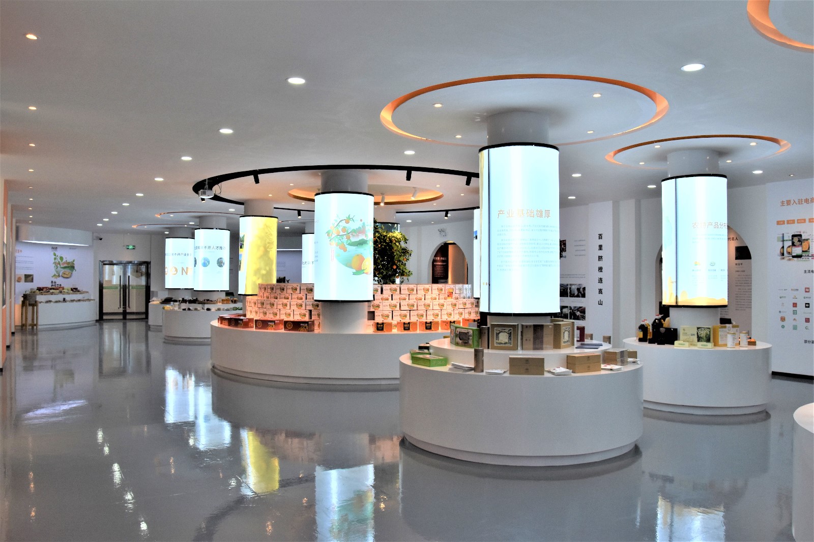 公共服務(wù)中心O2O展銷館.jpg 公共服務(wù)中心O2O展銷館.jpg