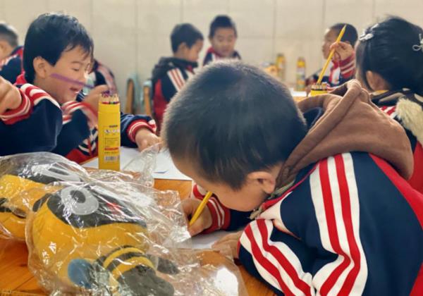 惠農網“臍愿達橙”公益行動捐贈第一站:送進大山的心愿